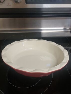 Red and Cream Ceramic Scalloped Serving Bowl - Classic Bakeware